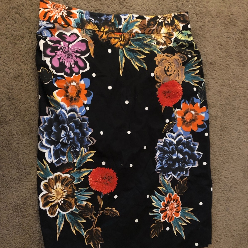 CUTE flowery skirt